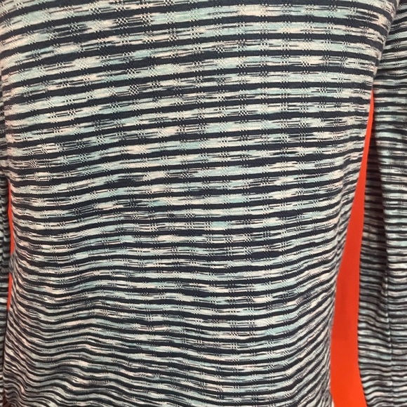 4 beautiful long sleeve shirts - Picture 12 of 16